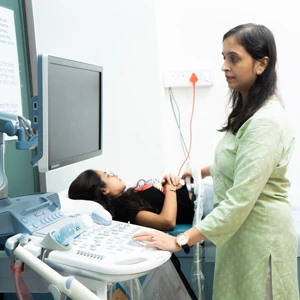 Dr Pranita Mahashabde fetal medicine specialist consulting antenatal patient in Mumbai