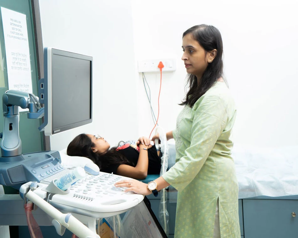 Antenatal consultation with fetal medicine specialist discussing pregnancy scan results in Mumbai