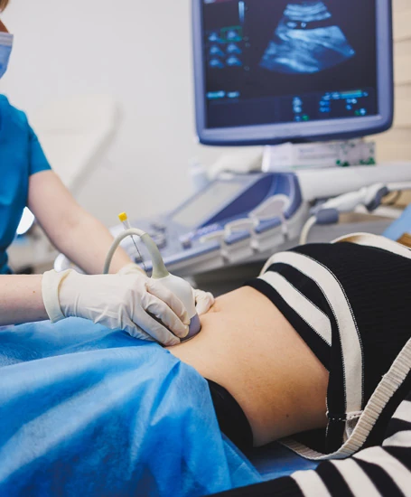 4D ultrasound imaging showing baby’s face and hand movements during pregnancy